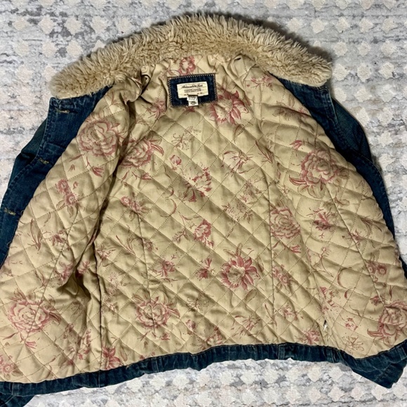 Abercrombie & Fitch Denim Jacket w/ sherpa collar ~VINTAGE ~ Size S/M  💙 - Picture 3 of 6